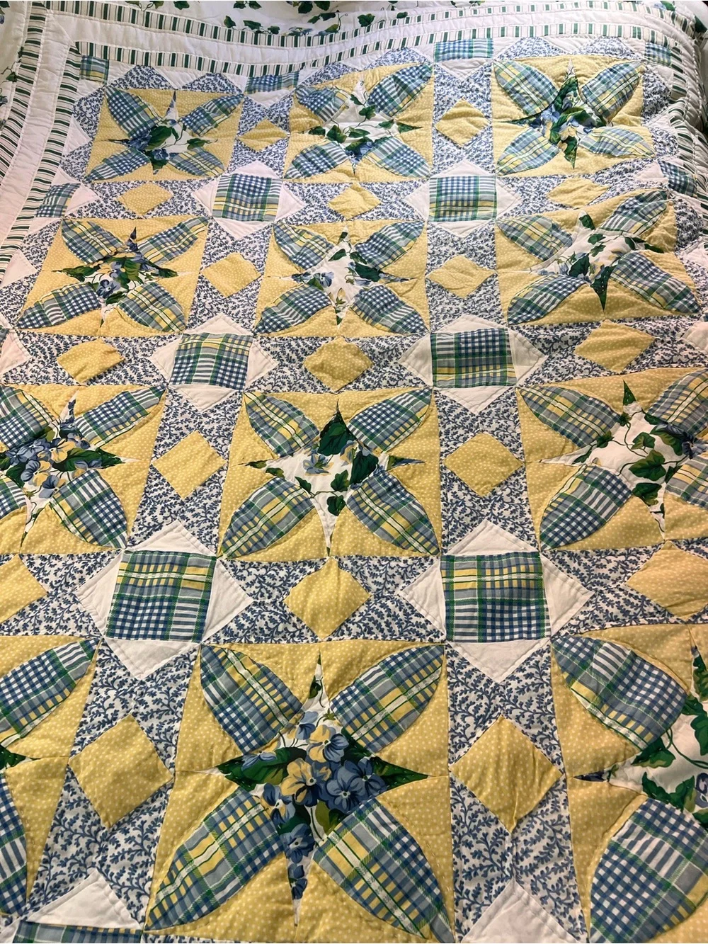 Vtg Plaid Ivy Ditsy Floral Quilt Hand Quilted 82x66” Cotton